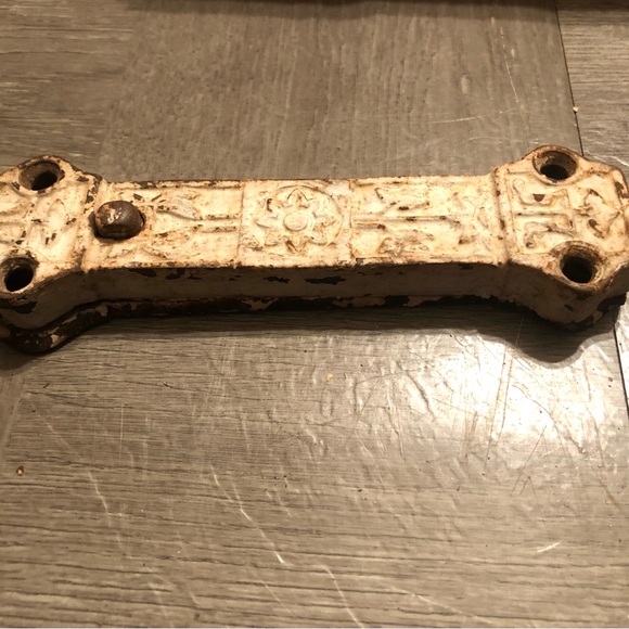 9336 Antique Victorian Spring Loaded Floral Emb. Lock Push Button cast metal - Picture 6 of 11